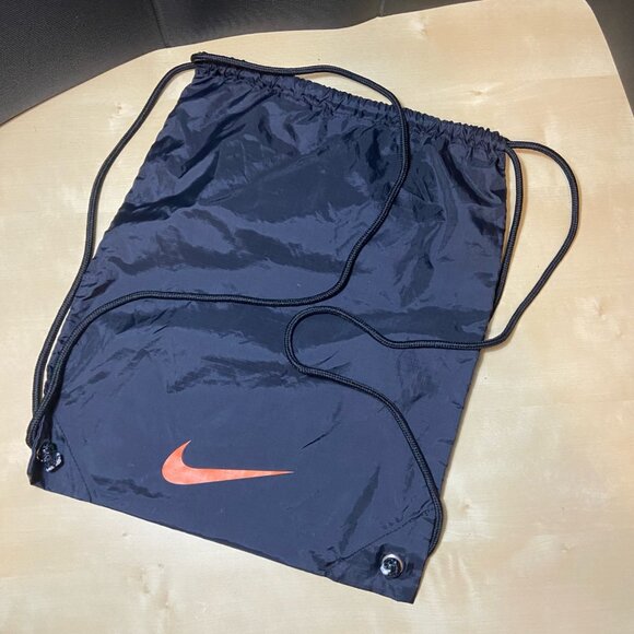 Bundle of 3 drawstring athletic bags (2 Nike & 1 generic)! - Picture 4 of 6
